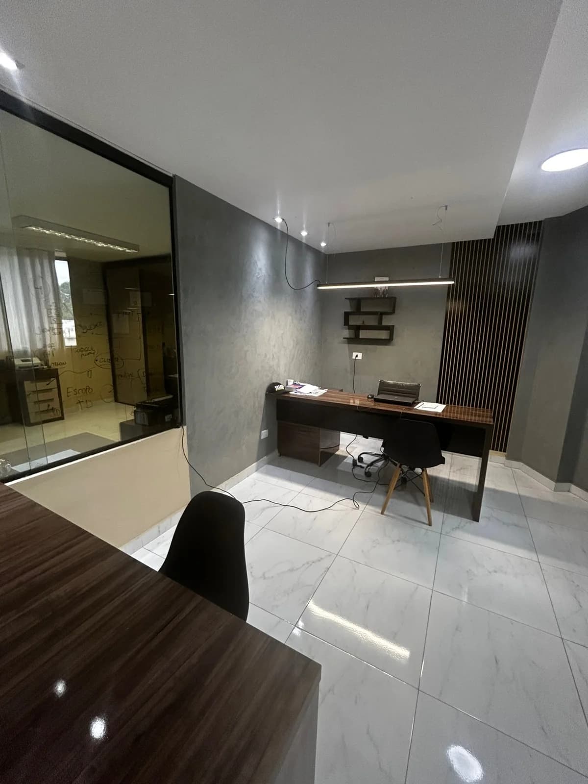 LOCAÇÃO: SALA COMERCIAL: 30,00M² ÓTIMA LOCALIZAÇÃO - foto 2